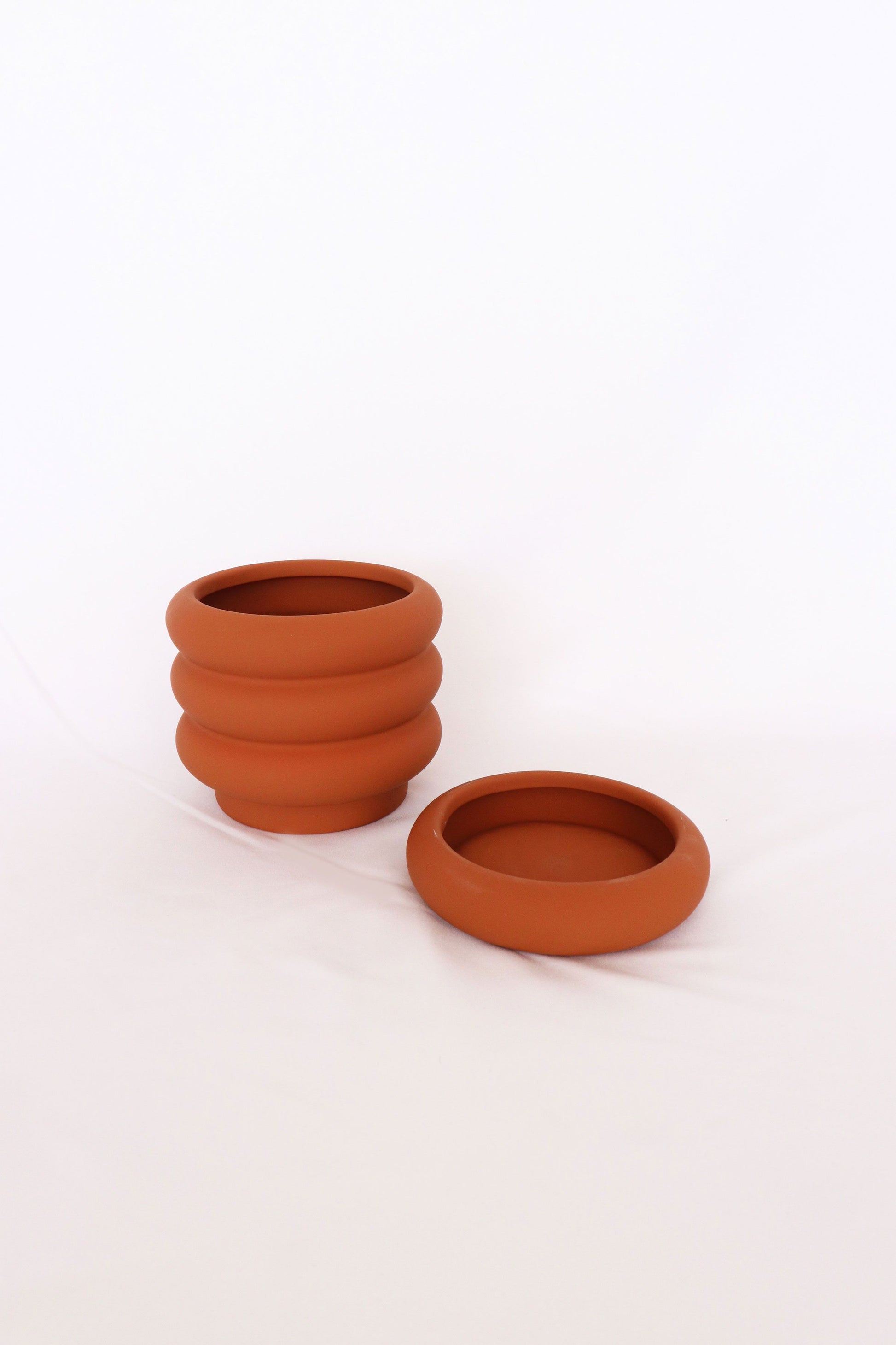Naomi Ring Planter in orange with matching saucer – fun, sculptural indoor plant pot for stylish home gardens or gifts for plant lovers.