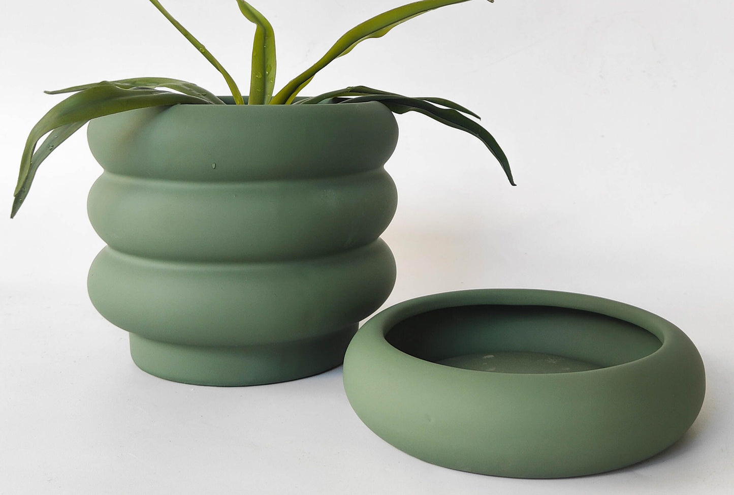 indoor plant pots, animal plant pots, indoor plant pots, brisbane indoor plants, Brisbane plant pots, sage green planter, beehive planter, naomi ring planter, urban products