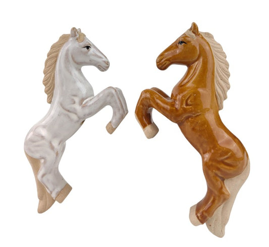 Funny horse pot hanger – novelty plant pot accessory for plant lovers and gardeners

